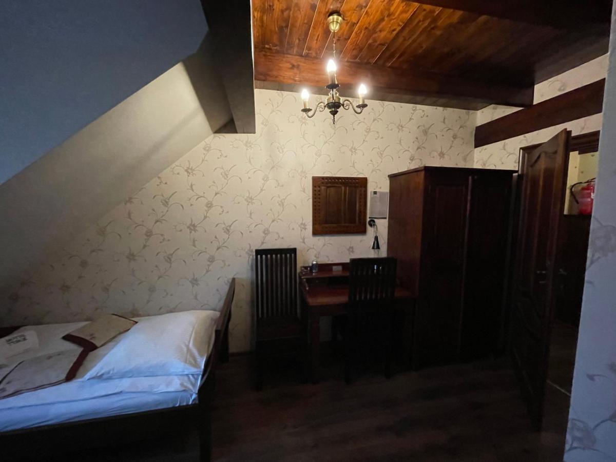 Hotel Tyrol I Restauracja Zycie Gruzji Osielsko Экстерьер фото