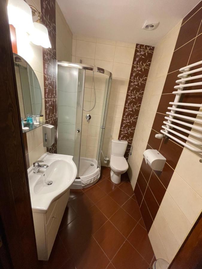 Hotel Tyrol I Restauracja Zycie Gruzji Osielsko Экстерьер фото