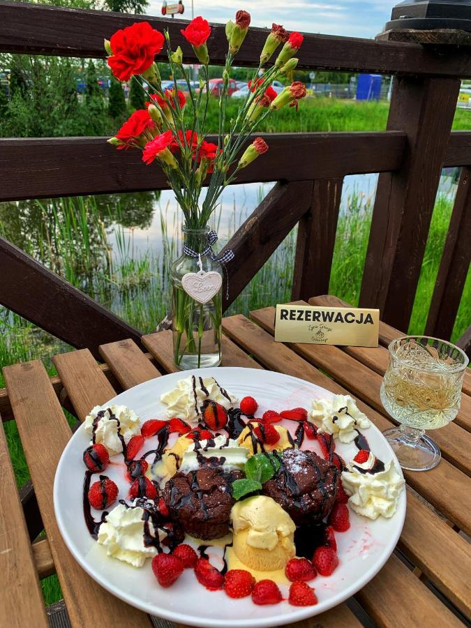 Hotel Tyrol I Restauracja Zycie Gruzji Osielsko Экстерьер фото